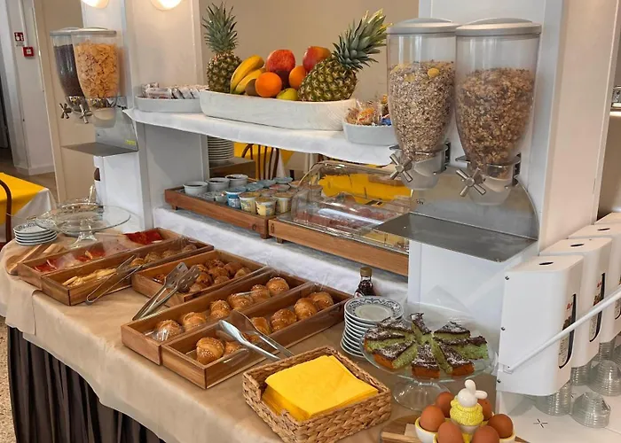 ホテル Lucciola カットーリカ